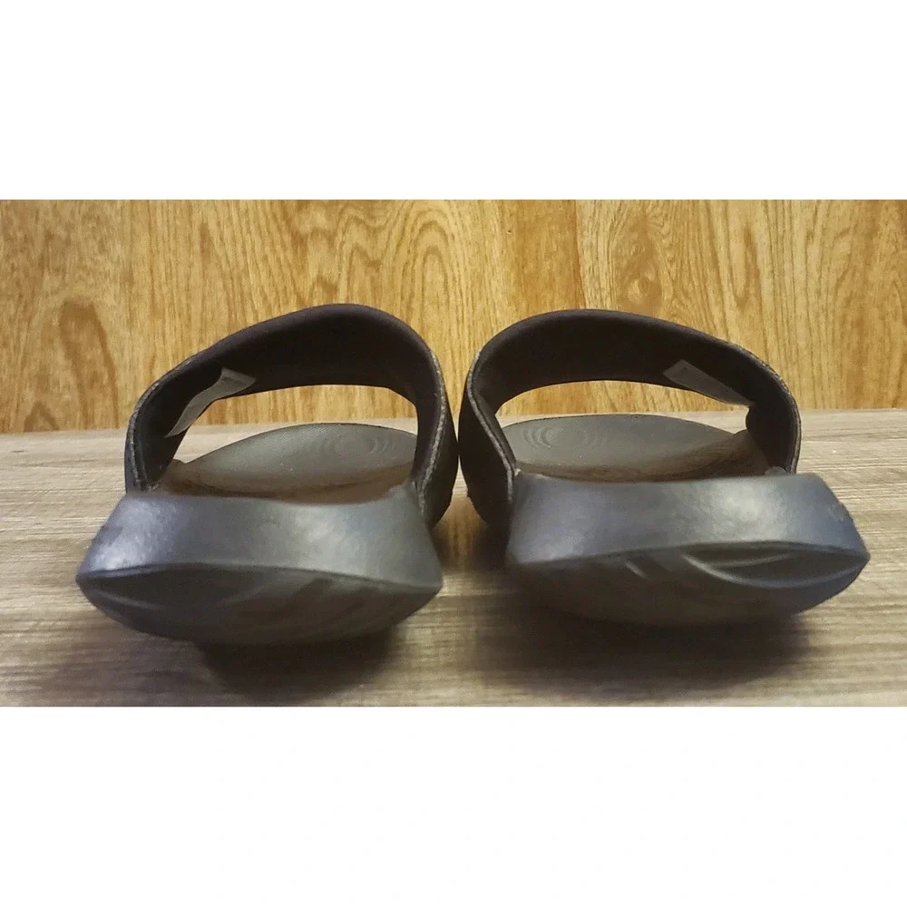 Under‎ Armour Ignite Select Slide Sandals Youth Size 1Y Black